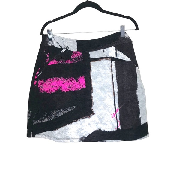Women’s Abstract Print Mini Skort Size M Black Gray Pink Textured Art Design - Picture 1 of 6